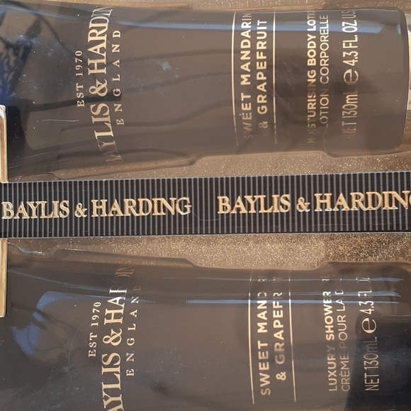 Baylis & Harding Sweet‎ Mandarin & Grapefruit Bath Boxed Set Gift for a Woman - Picture 3 of 6